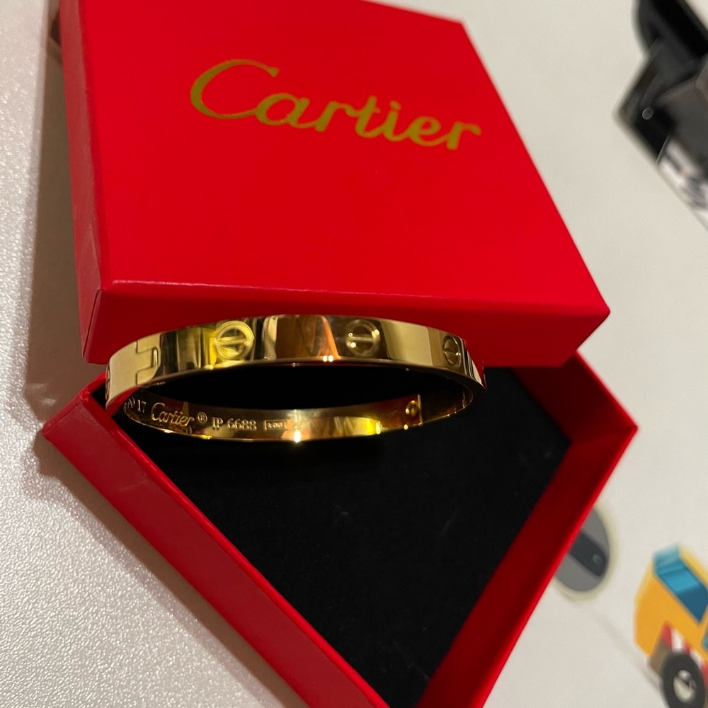 Gold bangle